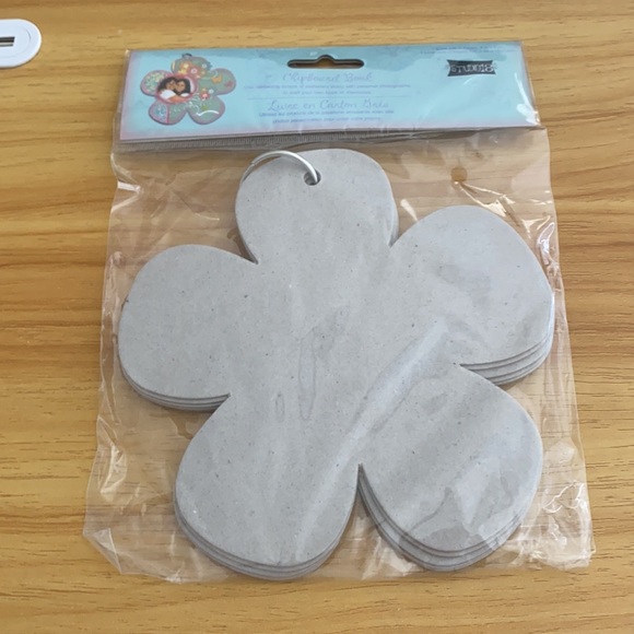 --⭐️ for $15-Set of 4 Cardboard Clipboard Books - Picture 8 of 10